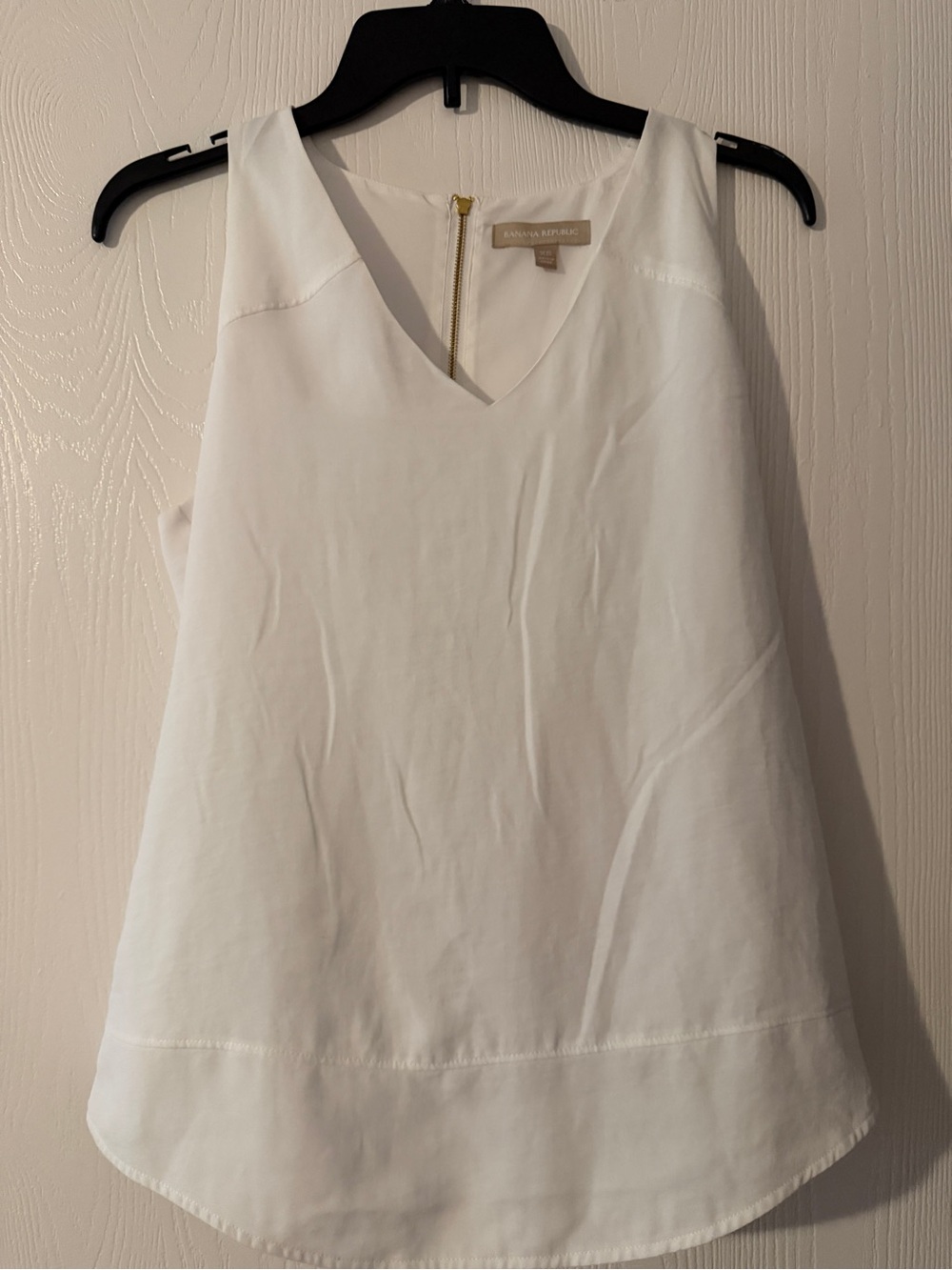 Banana Republic White V-Neck Sleeveless Top XS